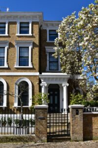 Read more about the article The Impact of Brexit on London’s Property Market: An Expert Analysis of the Luxury Sector